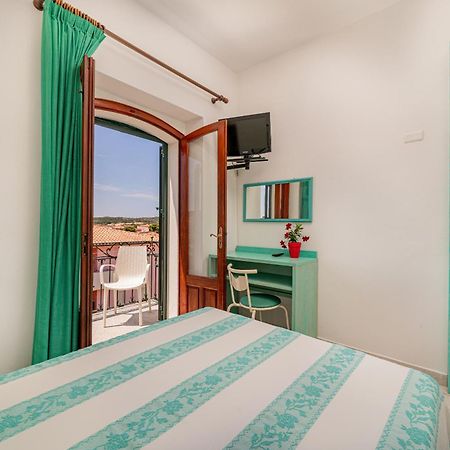 Hotel Marinaro Santa Teresa di Gallura Esterno foto
