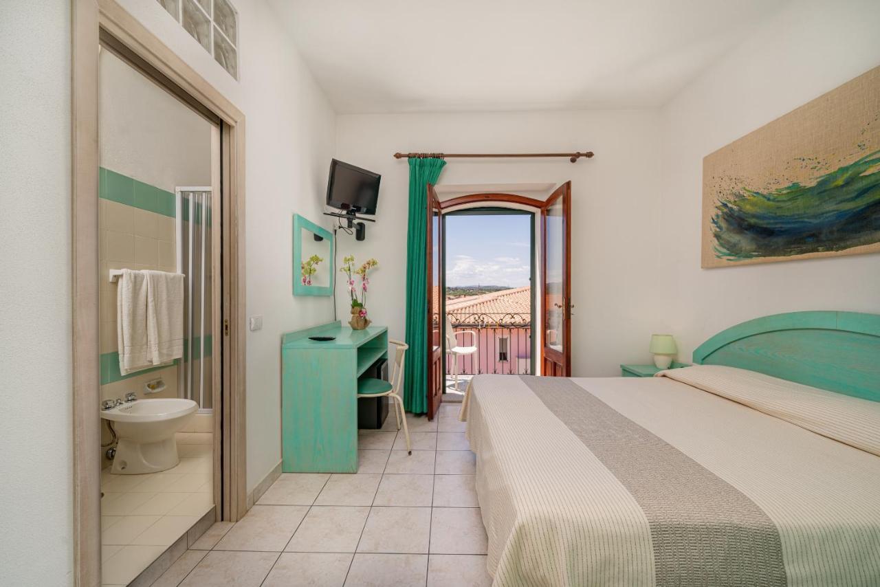 Hotel Marinaro Santa Teresa di Gallura Esterno foto
