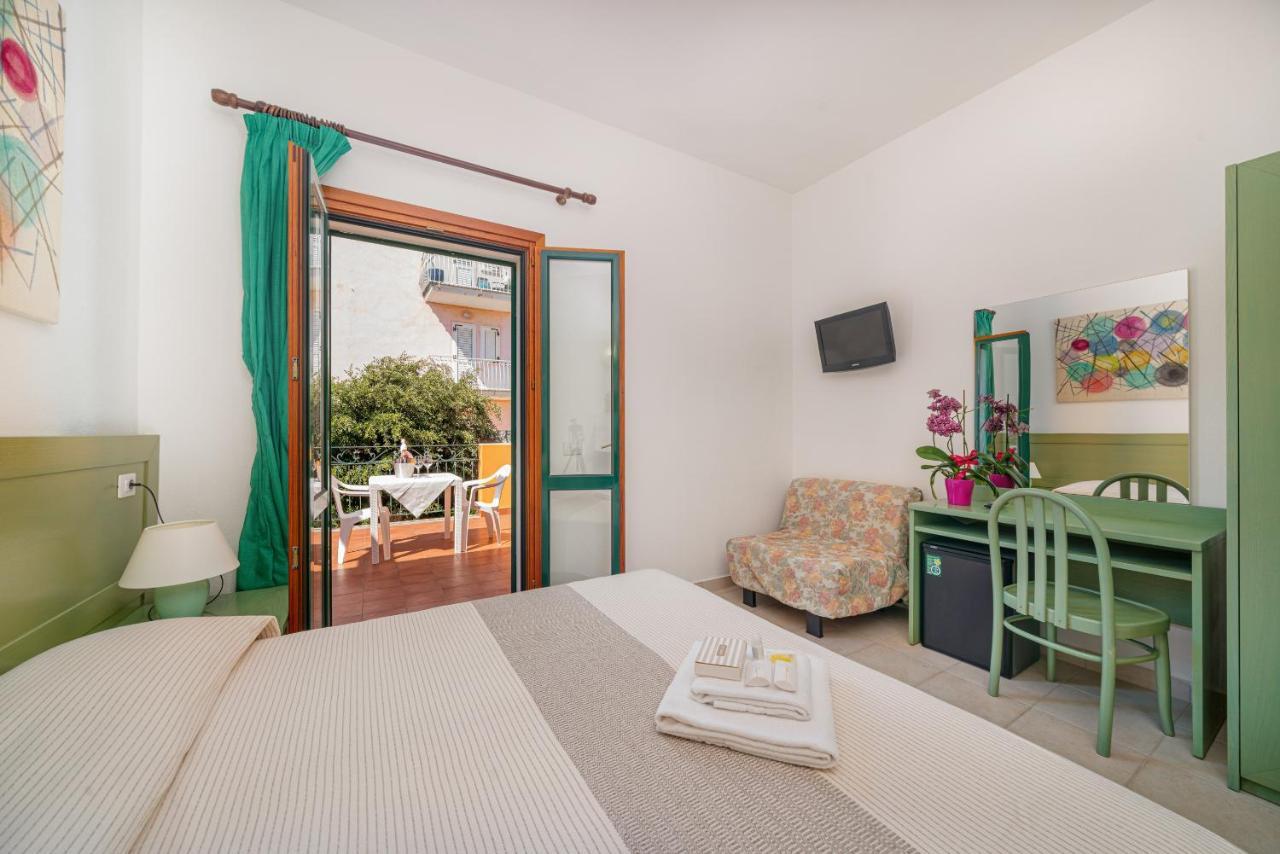 Hotel Marinaro Santa Teresa di Gallura Esterno foto