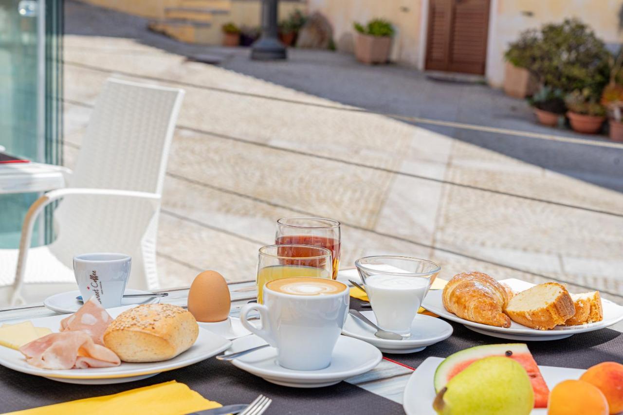 Hotel Marinaro Santa Teresa di Gallura Esterno foto