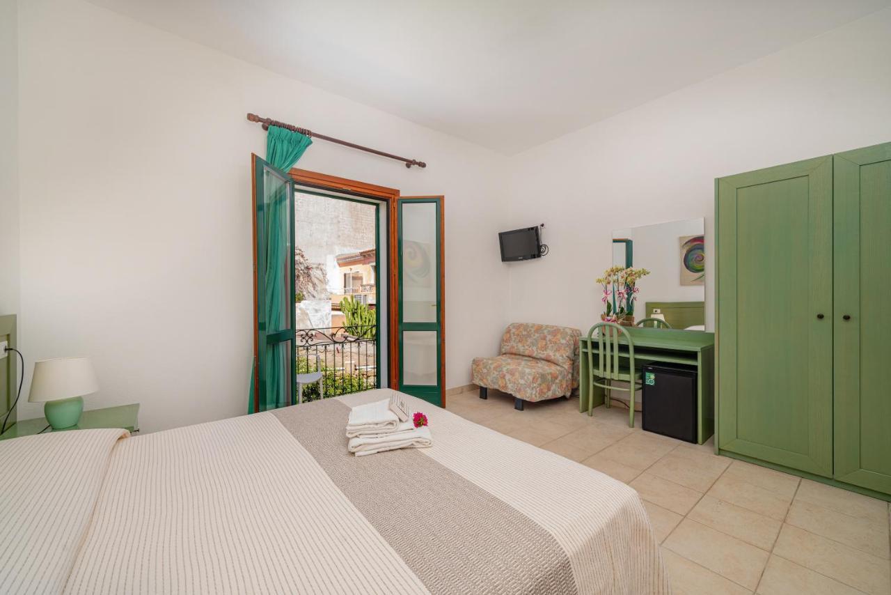 Hotel Marinaro Santa Teresa di Gallura Esterno foto