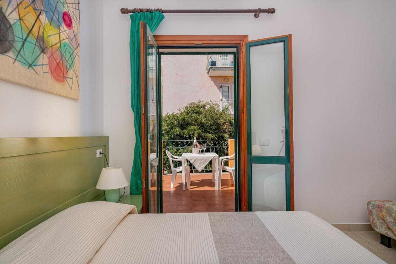 Hotel Marinaro Santa Teresa di Gallura Esterno foto